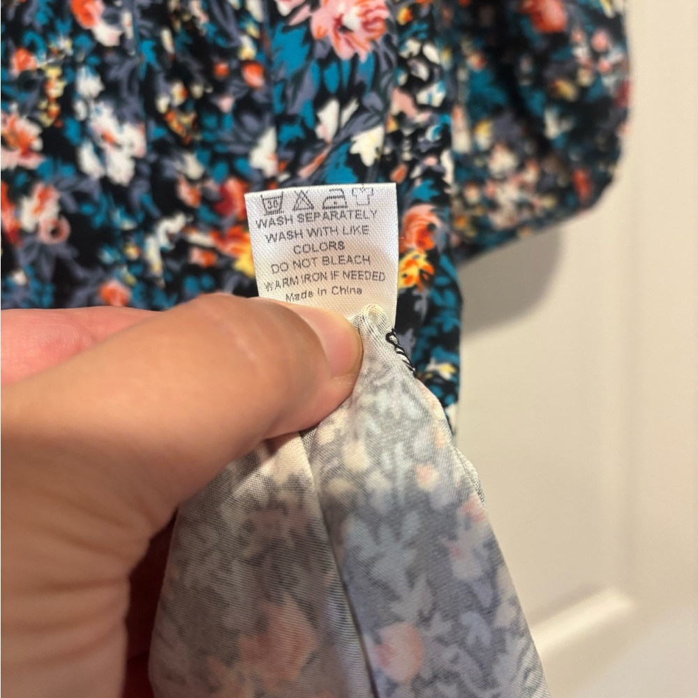 Romantic Flowery Swing Top - Picture 8 of 9